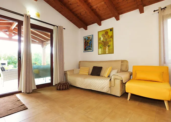 Countryside With Pool *